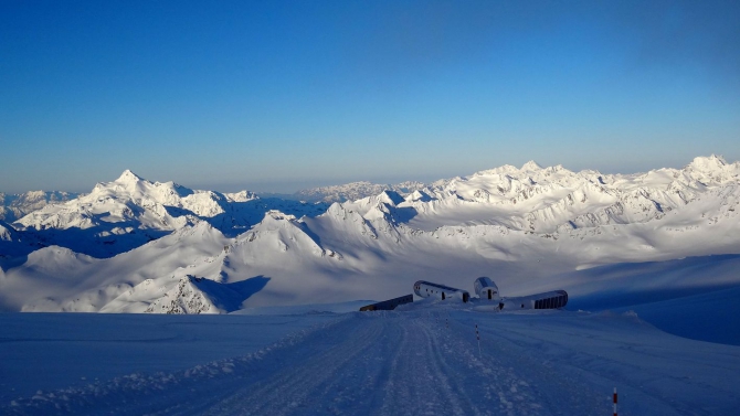 Leaprus - не роскошь, а место проживания на Эльбрусе (Скайраннинг, альпинизм, бочки, скайраннинг, горный туризм, восхождения)