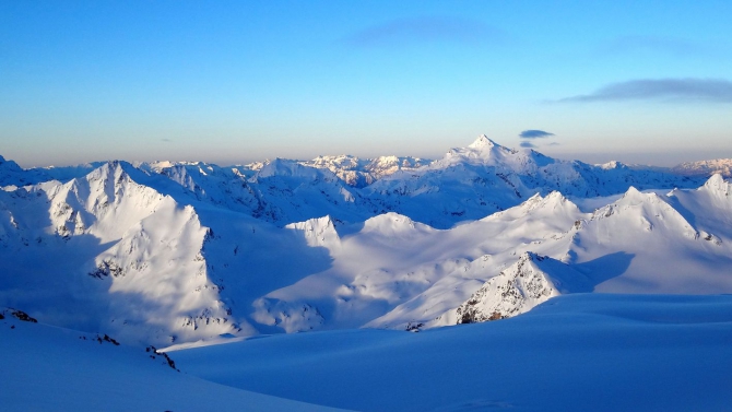Leaprus - не роскошь, а место проживания на Эльбрусе (Скайраннинг, альпинизм, бочки, скайраннинг, горный туризм, восхождения)