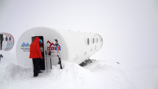 Leaprus - не роскошь, а место проживания на Эльбрусе (Скайраннинг, альпинизм, бочки, скайраннинг, горный туризм, восхождения)