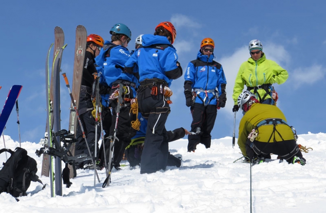 Альп-курс для лыжных гидов / Школа Гидов, Терскол (фоторепорт, Бэккантри/Фрирайд, таня вилимович, миша гринев, rmga, ifmga, кирилл анисимов, алекс кузмицкий, гиды, приэльбрусье, скитур, эльбрус)