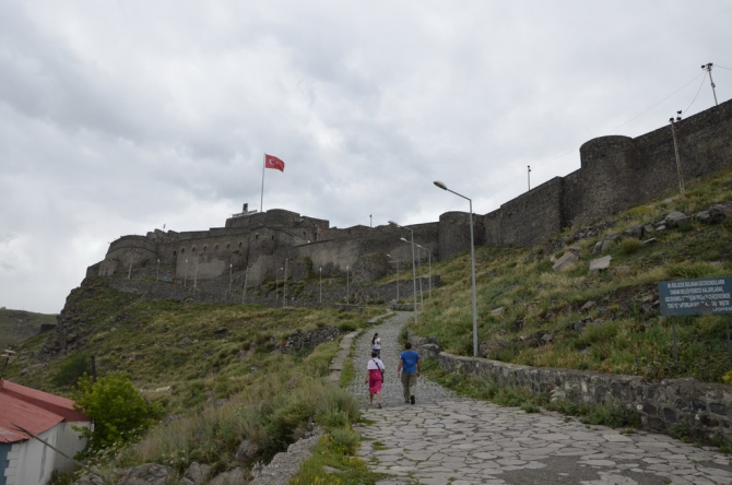 Восхождение на Арарат 9 – 17 июля 2012 года (Альпинизм, пермит на арарат, ноев ковчег, остров ахтамар, руины ани, дворец исхак-паши)