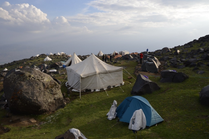 Восхождение на Арарат 9 – 17 июля 2012 года (Альпинизм, пермит на арарат, ноев ковчег, остров ахтамар, руины ани, дворец исхак-паши)