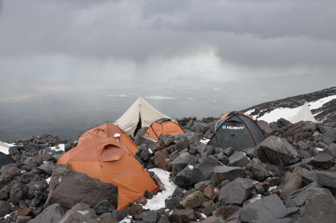 Восхождение на Арарат 9 – 17 июля 2012 года (Альпинизм, пермит на арарат, ноев ковчег, остров ахтамар, руины ани, дворец исхак-паши)