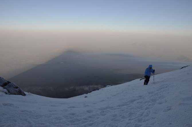 Восхождение на Арарат 9 – 17 июля 2012 года (Альпинизм, пермит на арарат, ноев ковчег, остров ахтамар, руины ани, дворец исхак-паши)