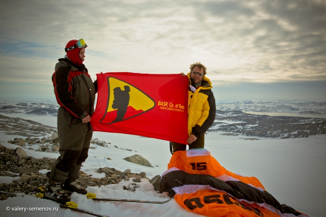 Отчёт о кайт-лыжном походе по Гренландии, совершавшийся группой туристов МАИ весной 2014 года. (Альпинизм, семенов в., чижик д., тимошенов а., издательство самовар, «лаборатория микроприборов», relieff, sub food, skycountry, valery-semenov.ru, нпф баск, турклуб маи, гренландия, экспедиция)