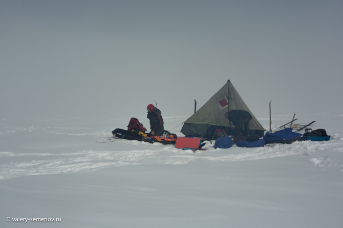 Отчёт о кайт-лыжном походе по Гренландии, совершавшийся группой туристов МАИ весной 2014 года. (Альпинизм, семенов в., чижик д., тимошенов а., издательство самовар, «лаборатория микроприборов», relieff, sub food, skycountry, valery-semenov.ru, нпф баск, турклуб маи, гренландия, экспедиция)