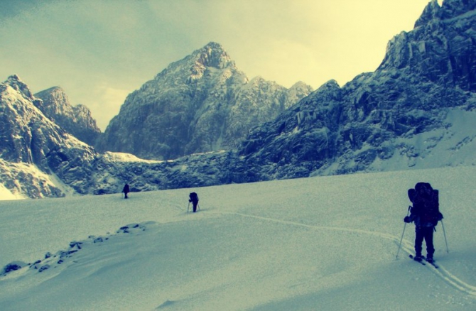 Горный поход с лыжами на Кодаре (каньон орто-юрях, перевал ленинградец, перевал четырех, пик бам)