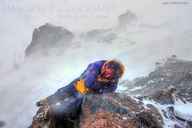 Эльбрус и люди на него идущие... (Альпинизм, кавказ)