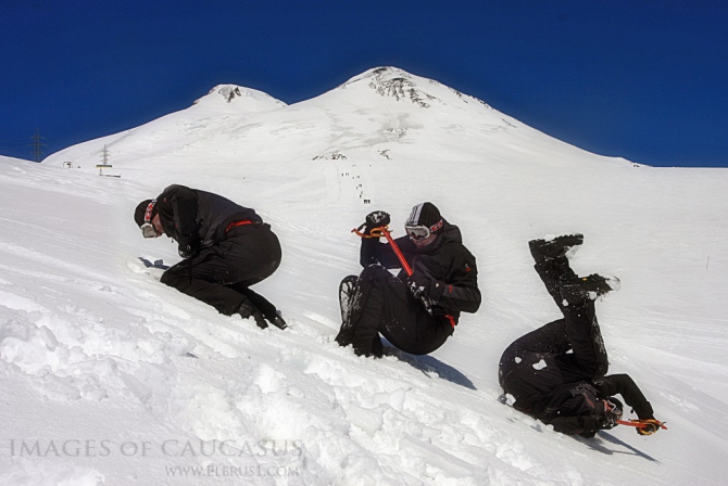Эльбрус и люди на него идущие... (Альпинизм, кавказ)