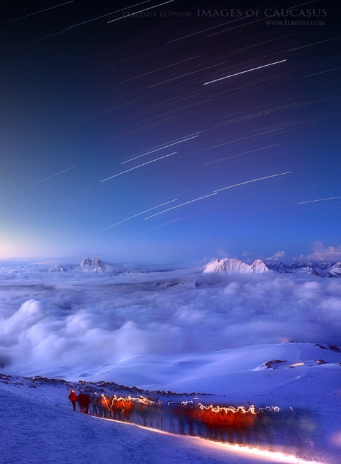 Эльбрус и люди на него идущие... (Альпинизм, кавказ)