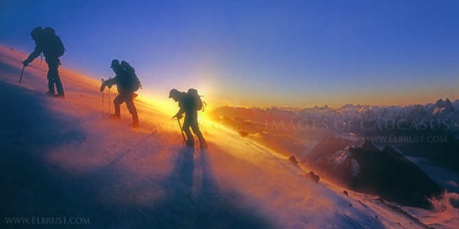 Эльбрус и люди на него идущие... (Альпинизм, кавказ)