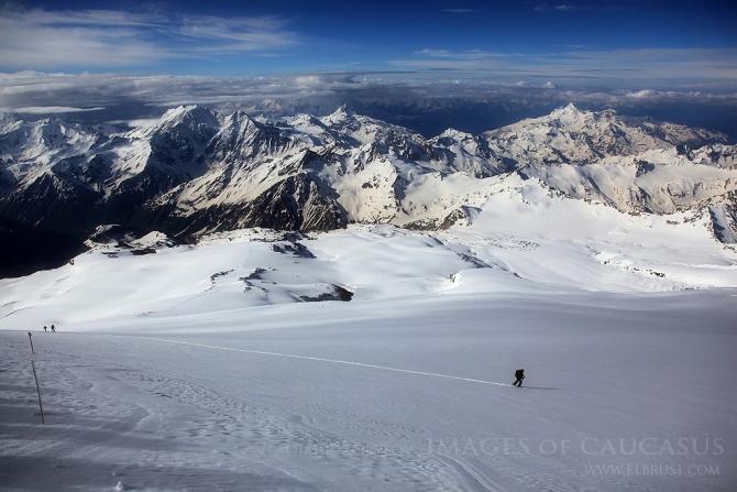 Эльбрус и люди на него идущие... (Альпинизм, кавказ)