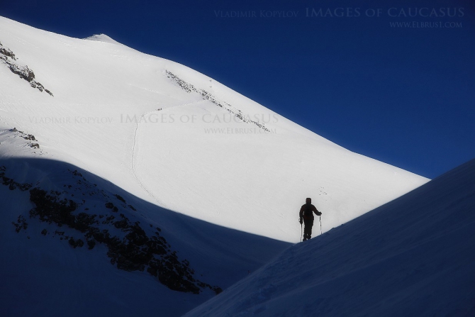 Эльбрус и люди на него идущие... (Альпинизм, кавказ)