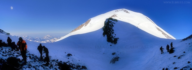 Эльбрус и люди на него идущие... (Альпинизм, кавказ)