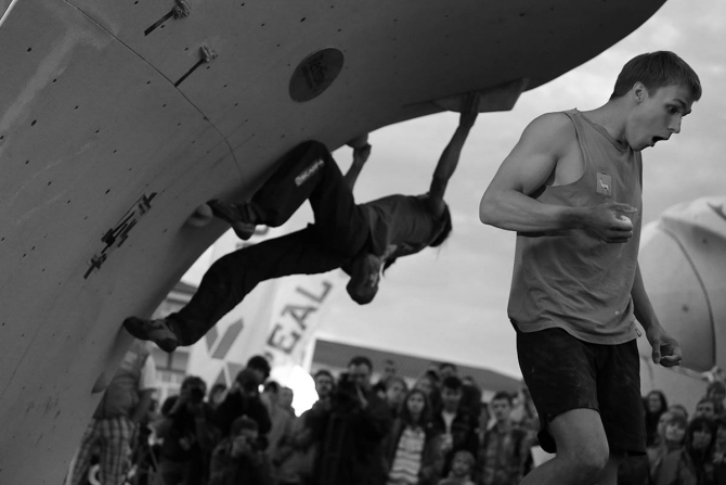 Немного солнца на холодных "скалах"... (Скалолазание, боулдеринг, москва, чемпионат россии, дмитрий шарафутдинов, татьяна шемулинкина, орехово-борисово)