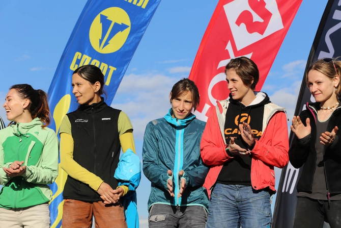 Немного солнца на холодных "скалах"... (Скалолазание, боулдеринг, москва, чемпионат россии, дмитрий шарафутдинов, татьяна шемулинкина, орехово-борисово)