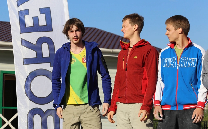 Немного солнца на холодных "скалах"... (Скалолазание, боулдеринг, москва, чемпионат россии, дмитрий шарафутдинов, татьяна шемулинкина, орехово-борисово)