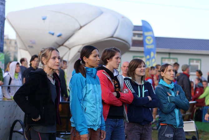 Немного солнца на холодных "скалах"... (Скалолазание, боулдеринг, москва, чемпионат россии, дмитрий шарафутдинов, татьяна шемулинкина, орехово-борисово)