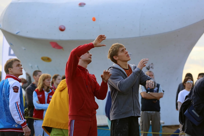 Немного солнца на холодных "скалах"... (Скалолазание, боулдеринг, москва, чемпионат россии, дмитрий шарафутдинов, татьяна шемулинкина, орехово-борисово)