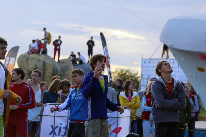 Немного солнца на холодных "скалах"... (Скалолазание, боулдеринг, москва, чемпионат россии, дмитрий шарафутдинов, татьяна шемулинкина, орехово-борисово)