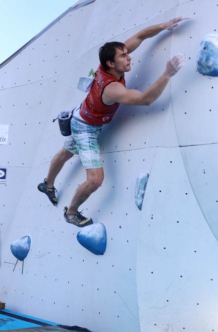 Немного солнца на холодных "скалах"... (Скалолазание, боулдеринг, москва, чемпионат россии, дмитрий шарафутдинов, татьяна шемулинкина, орехово-борисово)