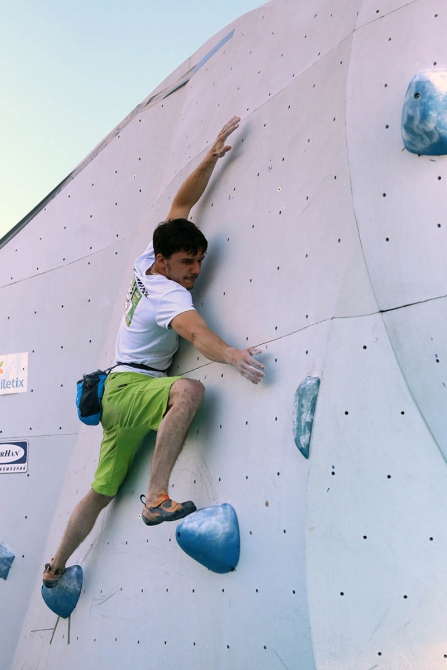 Немного солнца на холодных "скалах"... (Скалолазание, боулдеринг, москва, чемпионат россии, дмитрий шарафутдинов, татьяна шемулинкина, орехово-борисово)