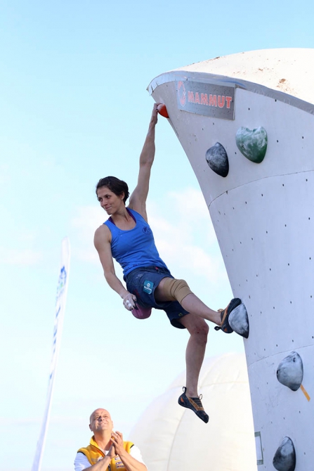 Немного солнца на холодных "скалах"... (Скалолазание, боулдеринг, москва, чемпионат россии, дмитрий шарафутдинов, татьяна шемулинкина, орехово-борисово)