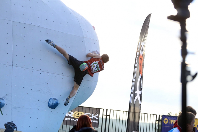 Немного солнца на холодных "скалах"... (Скалолазание, боулдеринг, москва, чемпионат россии, дмитрий шарафутдинов, татьяна шемулинкина, орехово-борисово)