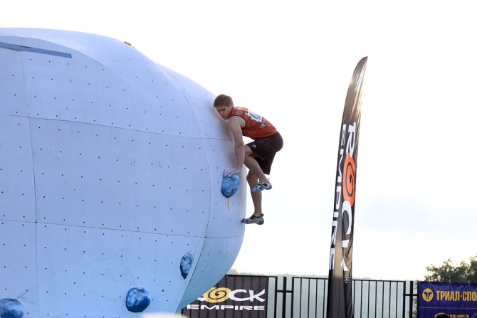 Немного солнца на холодных "скалах"... (Скалолазание, боулдеринг, москва, чемпионат россии, дмитрий шарафутдинов, татьяна шемулинкина, орехово-борисово)