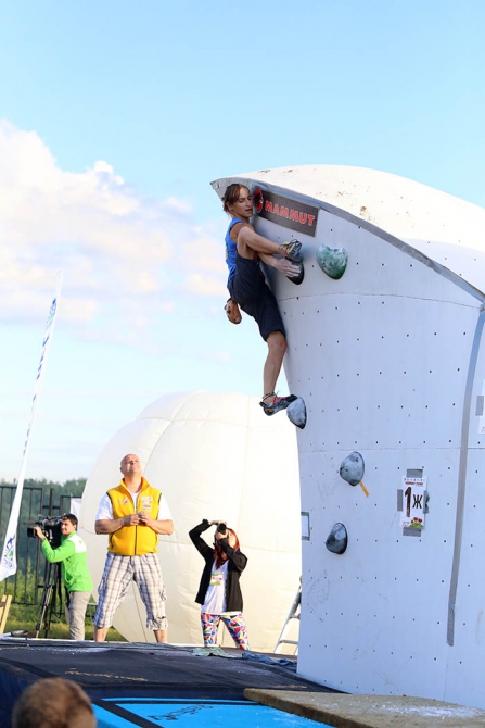 Немного солнца на холодных "скалах"... (Скалолазание, боулдеринг, москва, чемпионат россии, дмитрий шарафутдинов, татьяна шемулинкина, орехово-борисово)