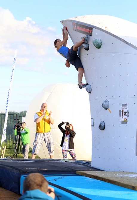 Немного солнца на холодных "скалах"... (Скалолазание, боулдеринг, москва, чемпионат россии, дмитрий шарафутдинов, татьяна шемулинкина, орехово-борисово)