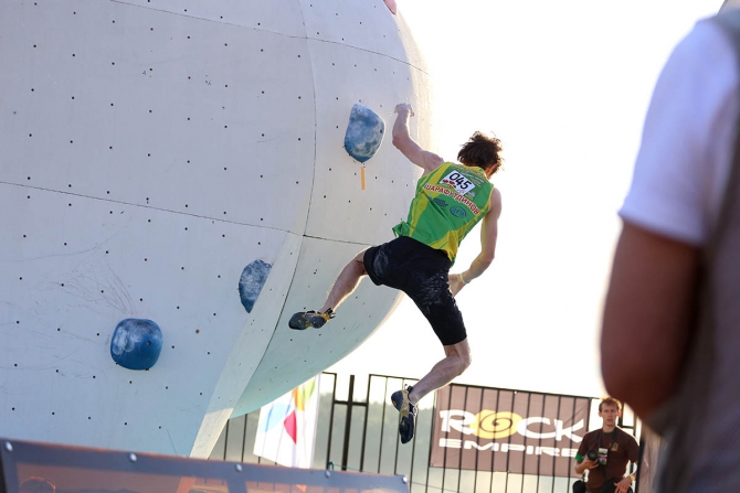 Немного солнца на холодных "скалах"... (Скалолазание, боулдеринг, москва, чемпионат россии, дмитрий шарафутдинов, татьяна шемулинкина, орехово-борисово)