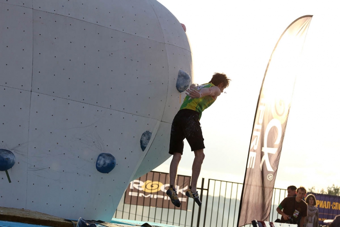 Немного солнца на холодных "скалах"... (Скалолазание, боулдеринг, москва, чемпионат россии, дмитрий шарафутдинов, татьяна шемулинкина, орехово-борисово)