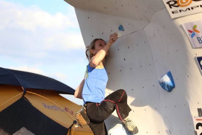 Немного солнца на холодных "скалах"... (Скалолазание, боулдеринг, москва, чемпионат россии, дмитрий шарафутдинов, татьяна шемулинкина, орехово-борисово)