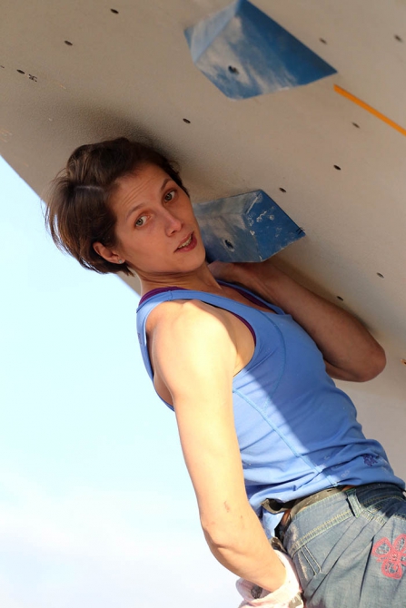 Немного солнца на холодных "скалах"... (Скалолазание, боулдеринг, москва, чемпионат россии, дмитрий шарафутдинов, татьяна шемулинкина, орехово-борисово)