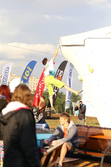 Немного солнца на холодных "скалах"... (Скалолазание, боулдеринг, москва, чемпионат россии, дмитрий шарафутдинов, татьяна шемулинкина, орехово-борисово)