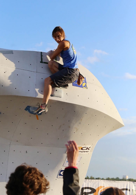 Немного солнца на холодных "скалах"... (Скалолазание, боулдеринг, москва, чемпионат россии, дмитрий шарафутдинов, татьяна шемулинкина, орехово-борисово)