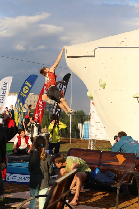 Немного солнца на холодных "скалах"... (Скалолазание, боулдеринг, москва, чемпионат россии, дмитрий шарафутдинов, татьяна шемулинкина, орехово-борисово)