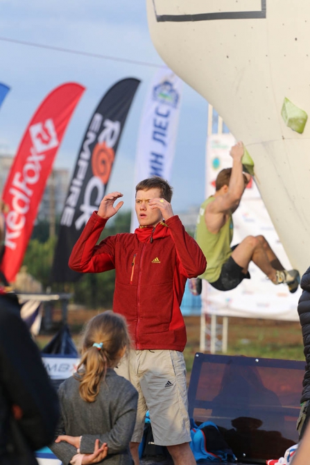 Немного солнца на холодных "скалах"... (Скалолазание, боулдеринг, москва, чемпионат россии, дмитрий шарафутдинов, татьяна шемулинкина, орехово-борисово)