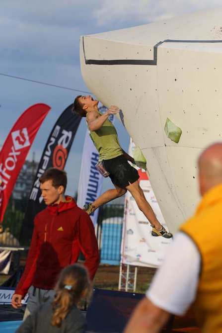 Немного солнца на холодных "скалах"... (Скалолазание, боулдеринг, москва, чемпионат россии, дмитрий шарафутдинов, татьяна шемулинкина, орехово-борисово)