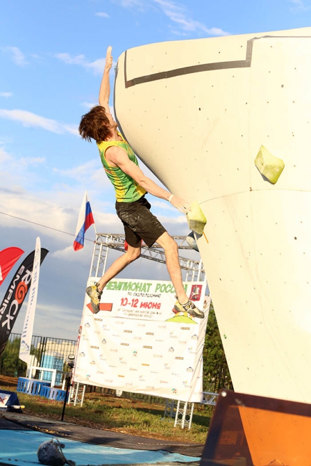 Немного солнца на холодных "скалах"... (Скалолазание, боулдеринг, москва, чемпионат россии, дмитрий шарафутдинов, татьяна шемулинкина, орехово-борисово)
