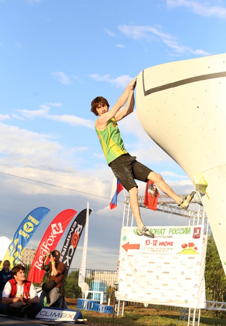 Немного солнца на холодных "скалах"... (Скалолазание, боулдеринг, москва, чемпионат россии, дмитрий шарафутдинов, татьяна шемулинкина, орехово-борисово)