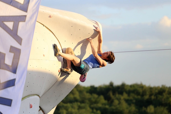 Немного солнца на холодных "скалах"... (Скалолазание, боулдеринг, москва, чемпионат россии, дмитрий шарафутдинов, татьяна шемулинкина, орехово-борисово)