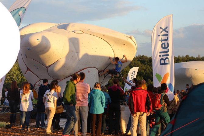 Немного солнца на холодных "скалах"... (Скалолазание, боулдеринг, москва, чемпионат россии, дмитрий шарафутдинов, татьяна шемулинкина, орехово-борисово)