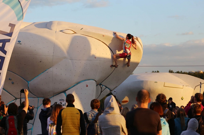 Немного солнца на холодных "скалах"... (Скалолазание, боулдеринг, москва, чемпионат россии, дмитрий шарафутдинов, татьяна шемулинкина, орехово-борисово)