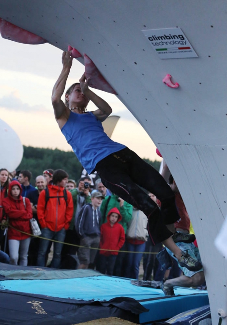 Немного солнца на холодных "скалах"... (Скалолазание, боулдеринг, москва, чемпионат россии, дмитрий шарафутдинов, татьяна шемулинкина, орехово-борисово)