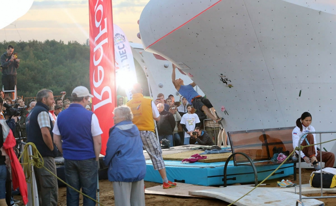 Немного солнца на холодных "скалах"... (Скалолазание, боулдеринг, москва, чемпионат россии, дмитрий шарафутдинов, татьяна шемулинкина, орехово-борисово)