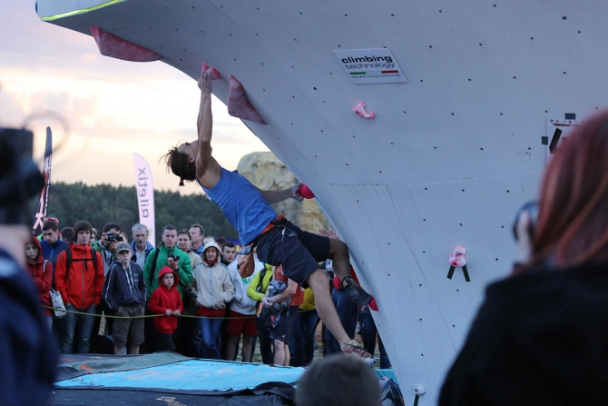 Немного солнца на холодных "скалах"... (Скалолазание, боулдеринг, москва, чемпионат россии, дмитрий шарафутдинов, татьяна шемулинкина, орехово-борисово)
