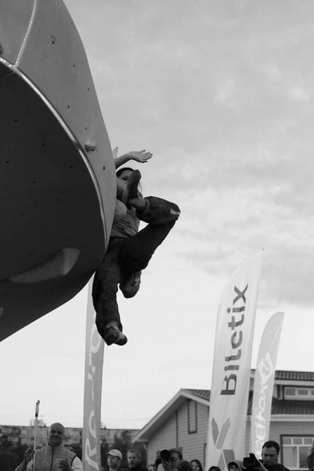 Немного солнца на холодных "скалах"... (Скалолазание, боулдеринг, москва, чемпионат россии, дмитрий шарафутдинов, татьяна шемулинкина, орехово-борисово)