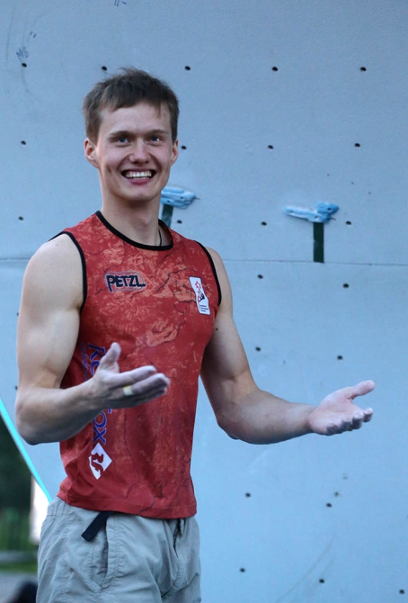 Немного солнца на холодных "скалах"... (Скалолазание, боулдеринг, москва, чемпионат россии, дмитрий шарафутдинов, татьяна шемулинкина, орехово-борисово)